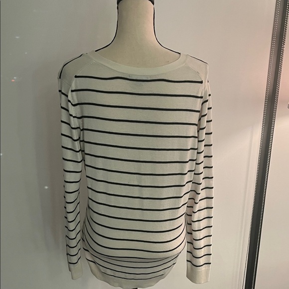 GAP Cream and Black Striped V-Neck Sweater - Picture 5 of 6